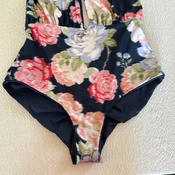 Maaji Women's Standard Plunge reversible swimsuit, Medium, $178 - Picture 6 of 13